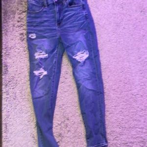 AMERICAN EAGLE ripped jeggings
